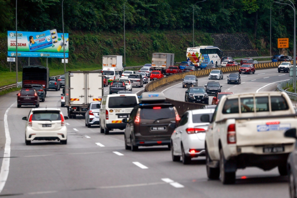 The Malaysian Fire and Rescue Department (JBPM) has identified 12 accident hotspots along the North-South Expressway (PLUS) and the East Coast Expressway (LPT). — Bernama pic
