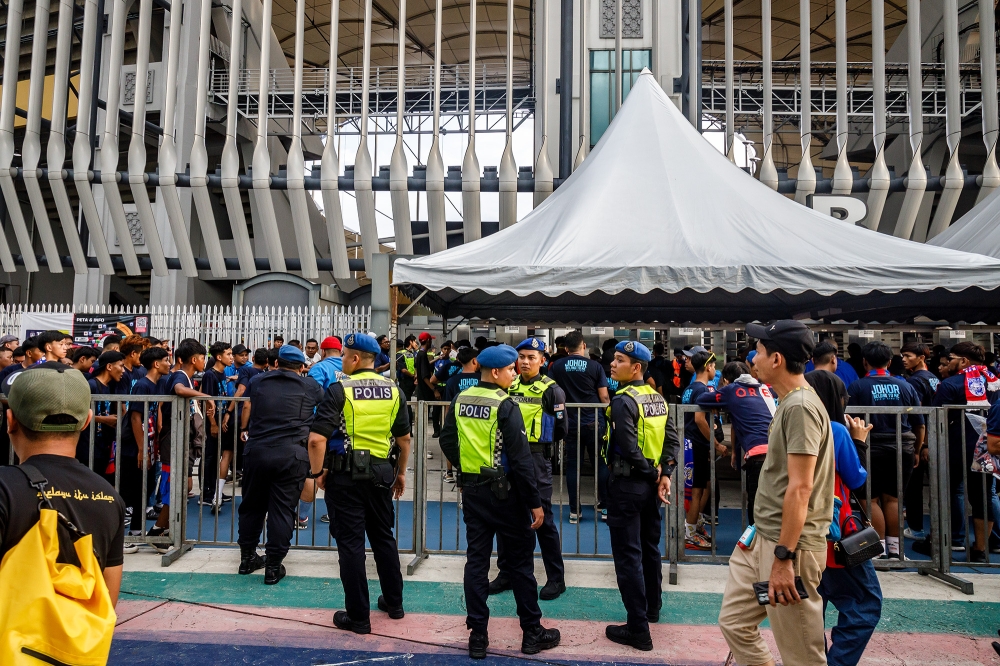 Malaysian Football League (MFL) said it received official application from Sri Pahang FC and agreement with Johor Darul Ta’zim. — Picture by Firdaus Latif