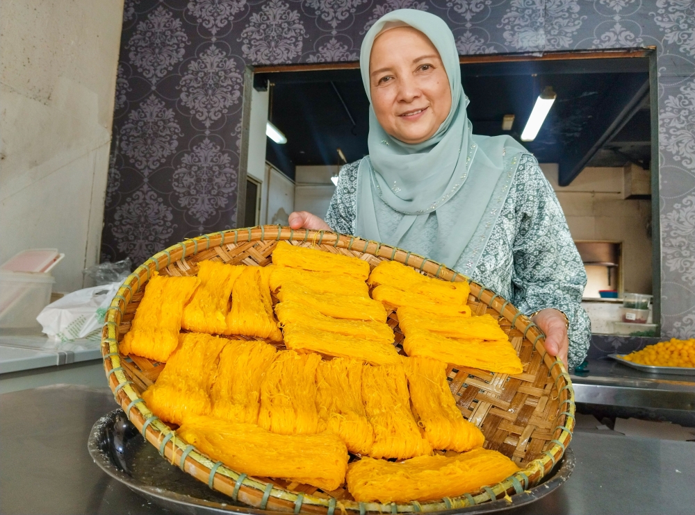 Traditional kuih maker Nik Azina Nik Abdullah, 59, showcases the jala mas she sells throughout Ramadan. — Bernama pic