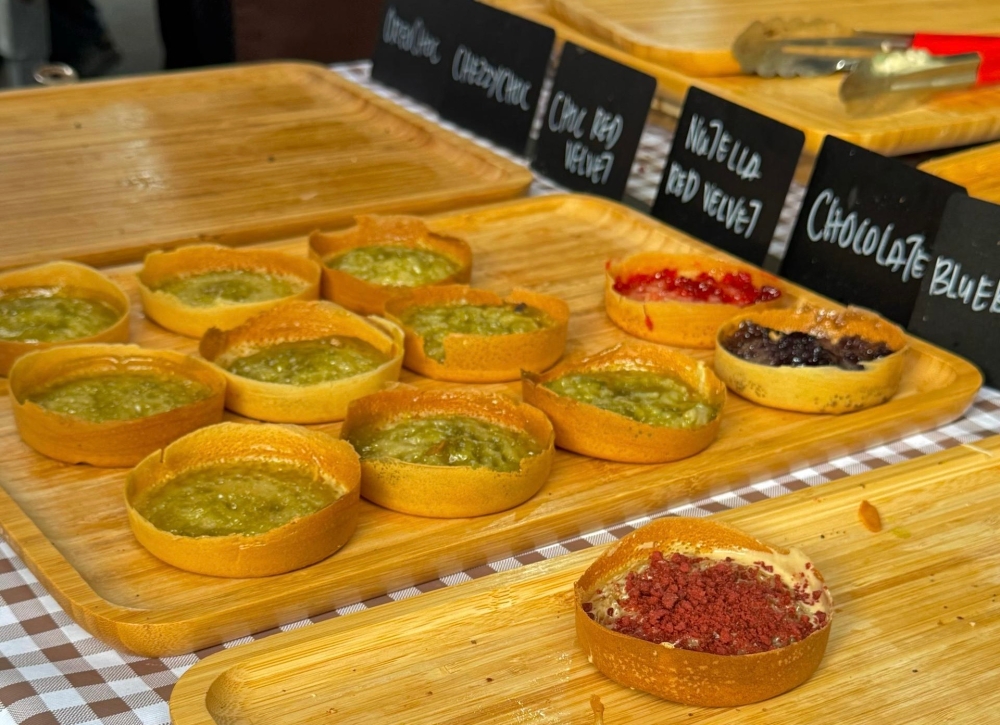 The mini apom balik came in a variety of fillings. — Picture by Opalyn Mok