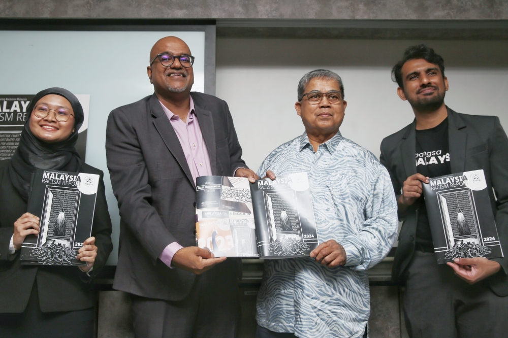 National Unity Minister Datuk Aaron Ago Dagang (second from right) pose with Pusat Komas officials at the launch of the Malaysia Racism Report 2024 in Petaling Jaya on March 21, 2025. — Picture by Choo Choy May