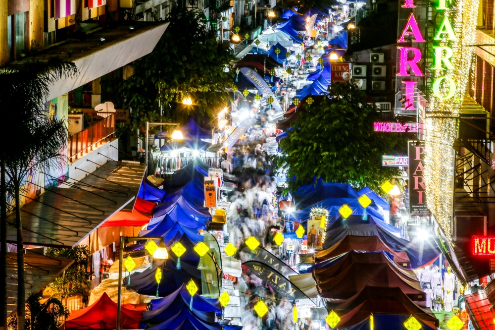 There's an abundance of Raya bazaars happening around Klang Valley this year including non-stop Raya bazaars going over 50 hours non-stop. — Picture by Hari Anggara.