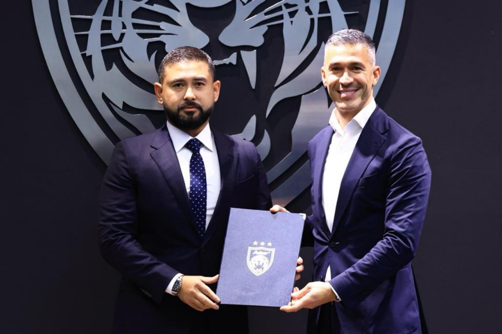 Luis Garcia (right) have previously played for Liverpool, Barcelona and Atletico Madrid. — Picture from Facebook/Johor Southern Tigers