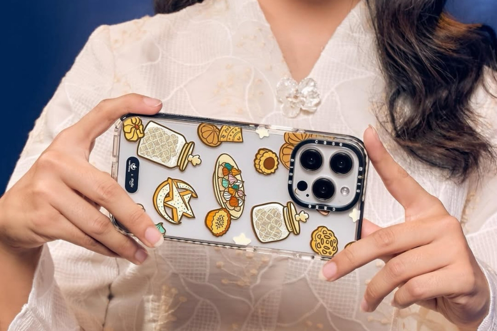 Local brands like mutucase are offering phone case designs that can match with your Raya attires. — Picture from Facebook/mutucase