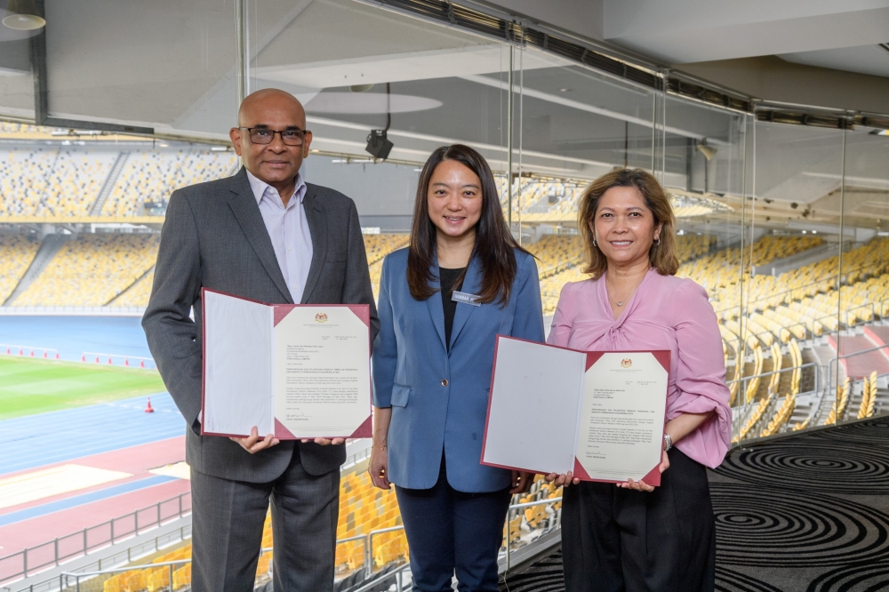 (From left): Deputy PSM chairman Datuk Seri Windsor John, Youth and Sports Minister Hannah Yeoh and PSM chairman Anita Azrina Abdul Aziz. — Picture via Facebook
