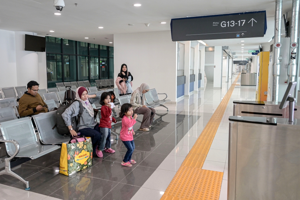 The Gombak Integrated Terminal (TBG), which officially commenced full operations today, has been lauded for its state-of-the-art facilities, seamless services, and spacious, passenger-friendly design. — Bernama pic
