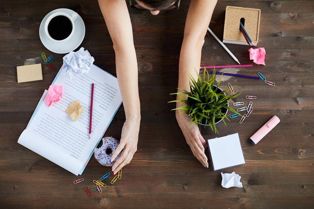 The state of our desk can influence our day-to-day, as well as the perception others have of us. — shironosov/Getty Images/ETX Studio pic