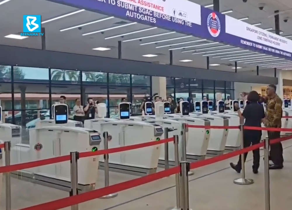 The Immigration & Checkpoints Authority (ICA)’s passport-less clearance initiative, introduced at the terminal following the upgrade, allows arriving and departing Singapore residents, as well as all departing foreign travellers, to clear immigration using facial and iris biometrics. — Screengrab from Bernama TV