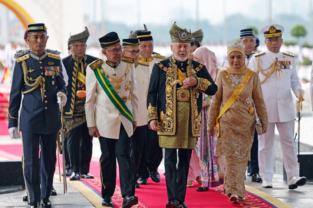 His Majesty Sultan Ibrahim, King of Malaysia and Her Majesty Raja Zarith Sofiah, Queen of Malaysia arrives at Istana Negara, accompanied by Prime Minister Datuk Seri Anwar Ibrahim, on July 20, 2024. — Bernama pic