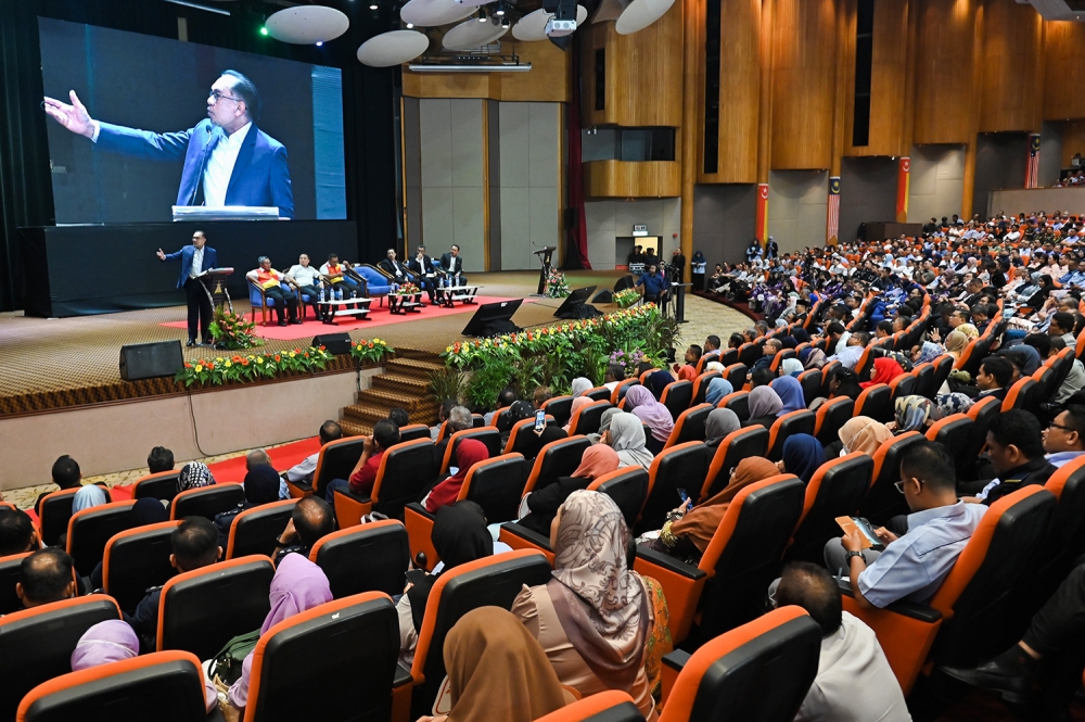 Selangor civil servants in Shah Alam listening to Prime Minister Datuk Seri Anwar Ibrahim giving a speech. June 12, 2023. — Picture by Miera Zulyana
