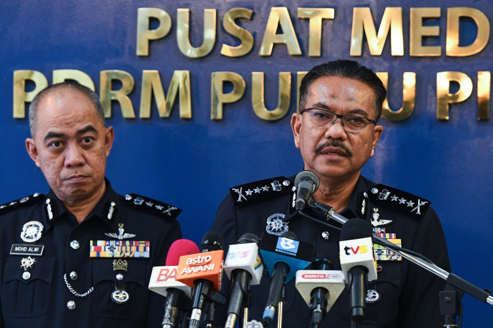 Penang police chief Datuk Hamzah Ahmad speaking to the media. — Bernama pic
