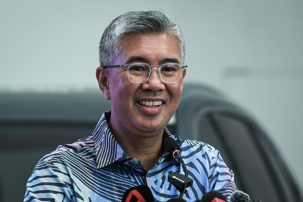 The Badminton Association of Malaysia (BAM) appears to be heading to a leadership transition with the majority of its council members reaching a consensus to nominate Minister of Investment, Trade and Industry Senator Datuk Seri Tengku Zafrul Abdul Aziz as the next president for the 2025-2029 term. — Bernama pic