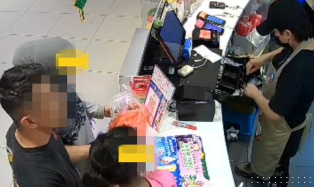 Earlier, a video recording with a caption claiming that a female saleswoman of Dayak descent was threatened and scolded by her customer, including racially, believed to be caused by a misunderstanding during a sales transaction.