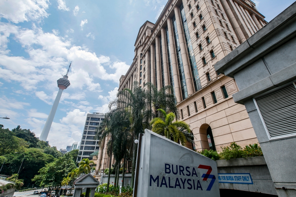 At 9.10am, the FTSE Bursa Malaysia KLCI (FBM KLCI) rose 4.74 points to 1,518.34 from Tuesday’s close of 1,513.60. — Picture by Hari Anggara