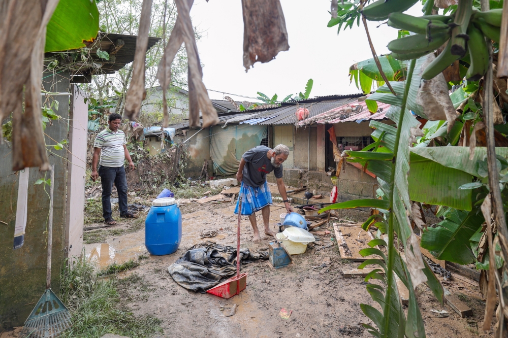Residents clean their damaged homes following the massive floods that hit Johor on March 19, during a survey in Kampung Pasir Tebrau in Johor Baru, March 23, 2025. — Bernama pic 