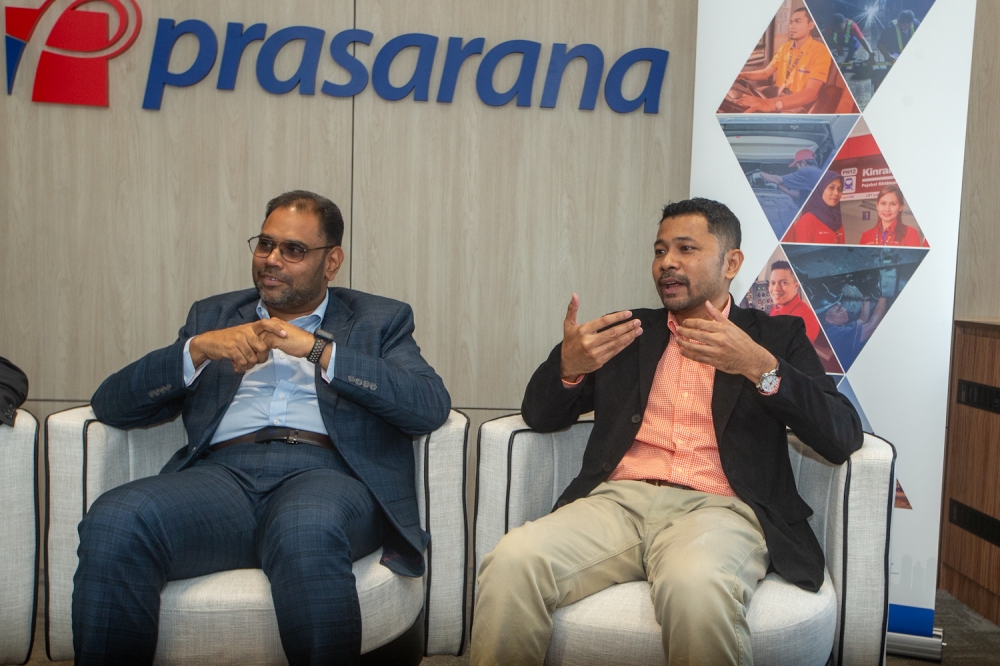 Mohd Dzulkaedah Zaharuddin, Senior Vice President and Head of Customer Experience at Prasarana Malaysia Berhad, speaks to the media during a press conference at Prasarana Malaysia Berhad HQ, Petaling Jaya. March 26, 2025 — Picture by Raymond Manuel