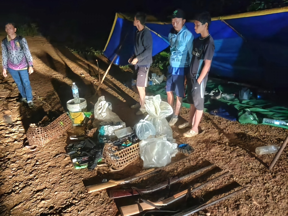 Several men apprehended on suspicion of engaging in illegal wildlife hunting without a permit within a licensed logging area, and items seized during an Op Bersepadu Khazanah in March last year. — Picture from Sarawak Forestry Corp