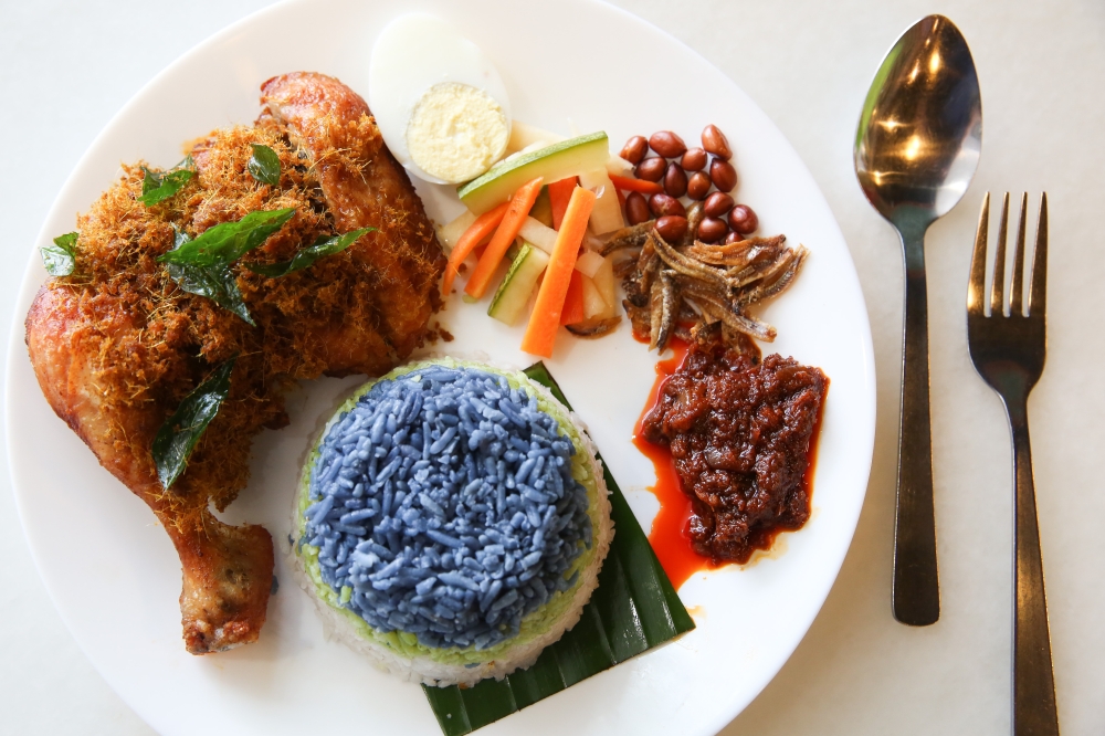 'Nasi lemak' is among the new Malaysian loanwords added into the Oxford English Dictionary. — Picture by Choo Choy May