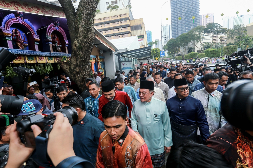 Prime Minister Datuk Seri Anwar Ibrahim visiting Dewi Sri Pathrakaliamam Temple after the groundbreaking ceremony of the Madani Mosque here at Jalan Munshi Abdullah. — Picture by Sayuti Zainudin