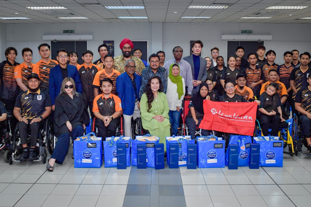 Malaysian Paralympic Council president Datuk Seri Megat D. Shahriman Zaharudin (centre) poses with recipients at the presentation of Raya treats to 66 Paralympic athletes at the Malaysian Paralympic Sports Excellence Centre in Kuala Lumpur March 27, 2025. — Bernama pic