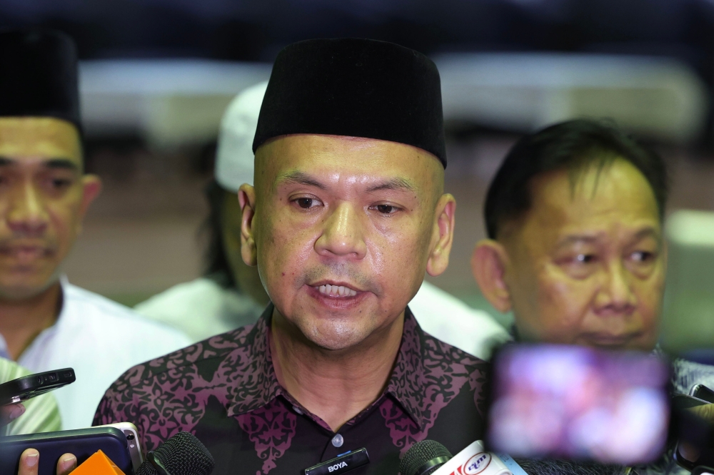Armizan said that he plans to take legal action against those who share the unverified claim, such as the former Papar parliamentarian, Ahmad Hassan (Warisan), Umno Sabah’s Jeffery Nor Mohamed and Calvin Chong (Warisan). — Bernama pic