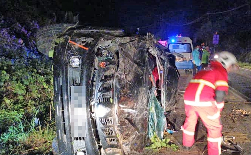 The accident that killed a man at Kampung Buis Kiabau, Telupid. — Picture courtesy of the Fire and Rescue Department 