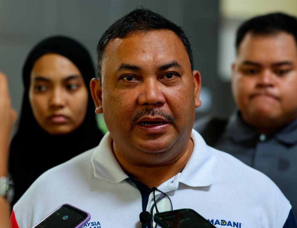 Federal Territories PKR chairman Datuk Azman Abidin speaks to reporters after visiting balloon seller Muhamad Za’imuddin Azlan at Sultan Idris Shah Hospital in Serdang March 30, 2025. — Bernama pic