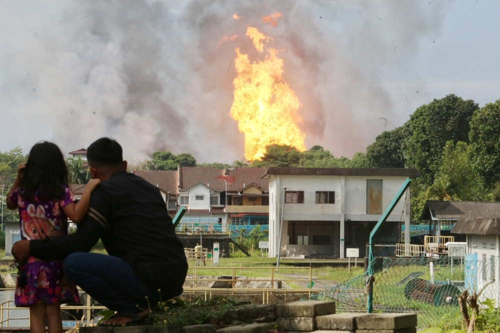 The Housing and Local Government Ministry is exploring effective ways to assist victims left homeless by the Putra Heights gas pipeline fire. — Picture by Choo Choy May .