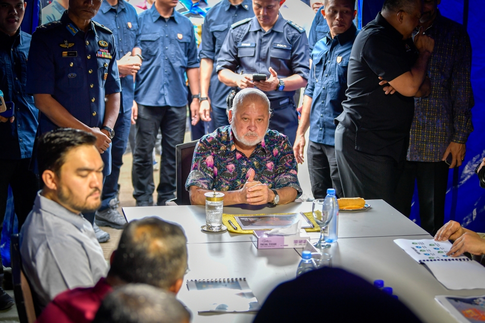 Yang di-Pertuan Agong Sultan Ibrahim (centre, front) receiving a briefing during a visit the site of the gas pipeline fire incident in Putra Heights here today. — Bernama pic