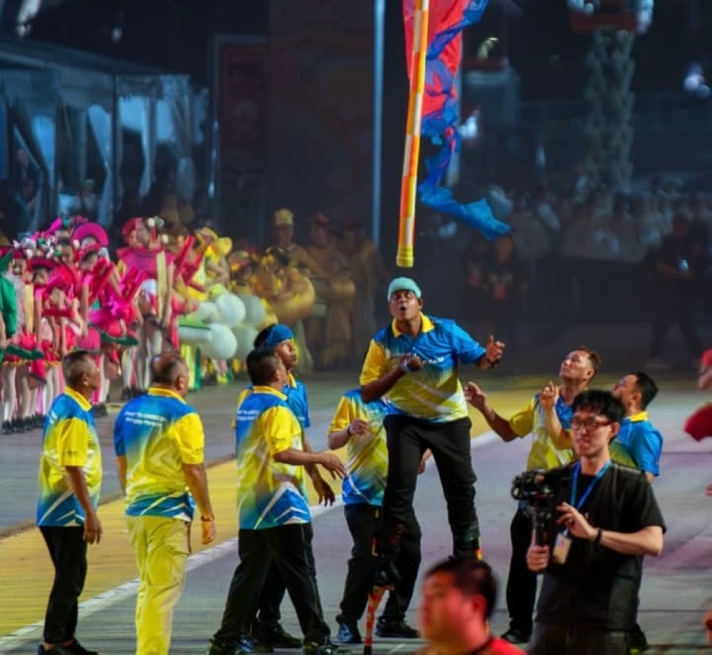 Hafiz balances a flag on his forehead while standing on stilts during his performance at Singapore's Chingay event last month. — Picture courtesy of Hafiz Shapie 