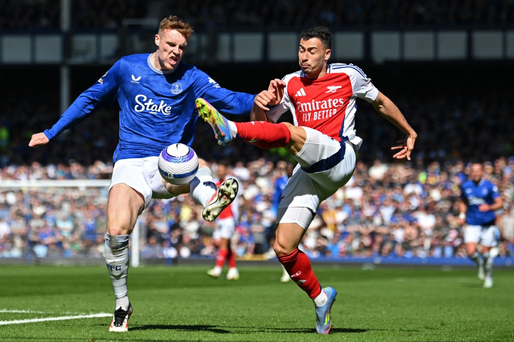 Everton's Irish defender #15 Jake O'Brien (L) vies with Arsenal's Brazilian midfielder #11 Gabriel Martinelli (R) during the English Premier League football match between Everton and Arsenal at Goodison Park in Liverpool, north west England on April 5, 2025. — AFP pic