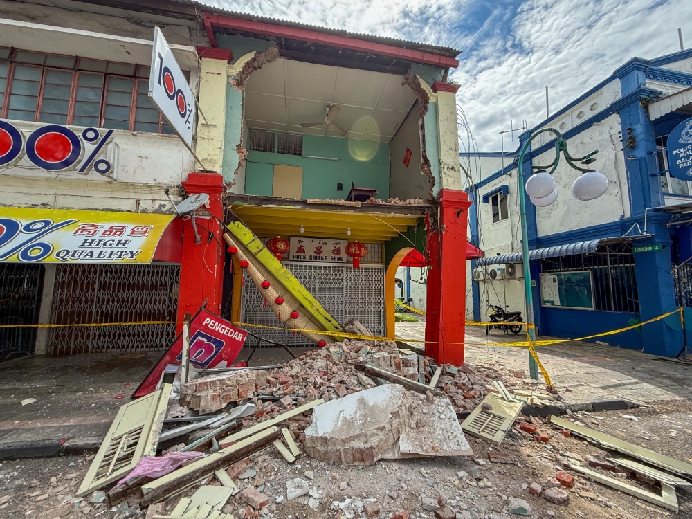 The Kuching South City Council (MBKS) will first focus on assessing the safety of two shoplot units along Jalan Padungan following a wall collapse incident early this morning, before considering wider structural checks in the area. — The Borneo Post pic