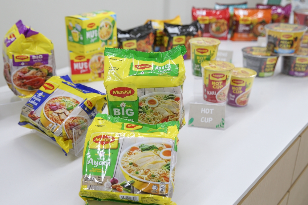 Starting 2027, instant noodles are among products that will be required to carry the Nutri-Grade label in Singapore. — Picture by Yusof Mat Isa