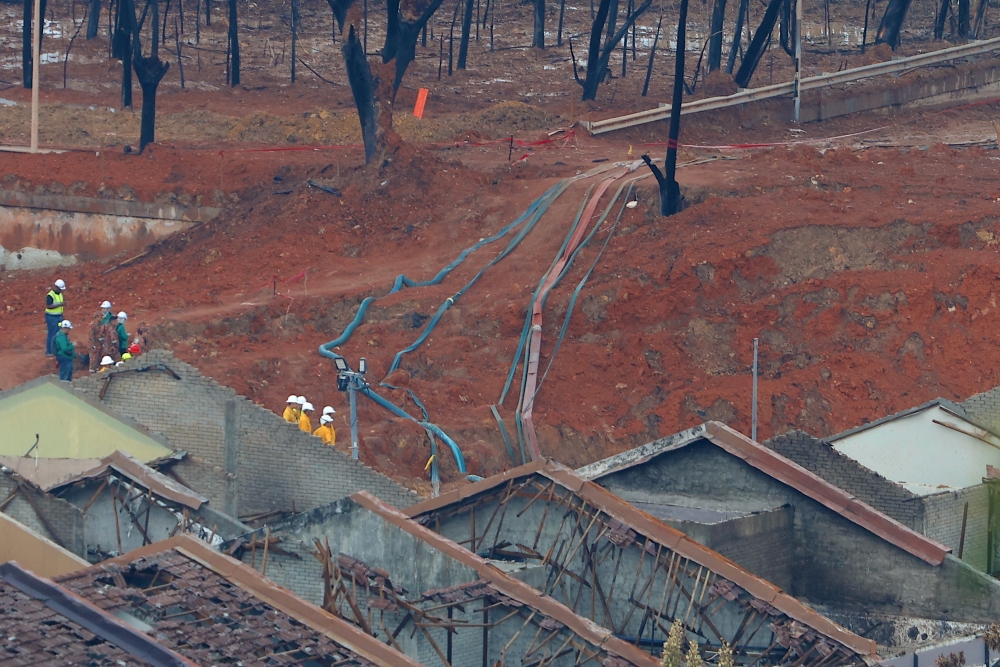 A general view of Jalan Putra Harmoni after a gas pipeline fire broke out in Putra Heights, Subang Jaya. April 6, 2025. — Picture by Firdaus Latif