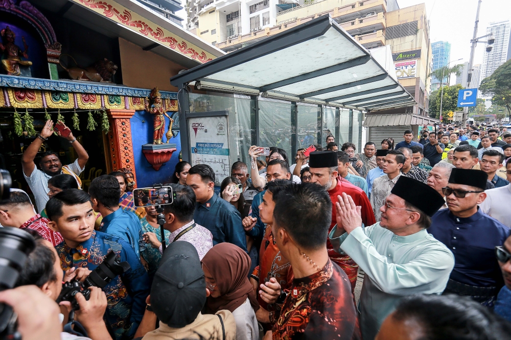 Prime Minister Datuk Seri Anwar Ibrahim visiting Dewi Sri Pathrakaliamam Temple after the groundbreaking ceremony of the Madani Mosque at Jalan Munshi Abdullah, Kuala Lumpur March 27. — Picture by Sayuti Zainudin