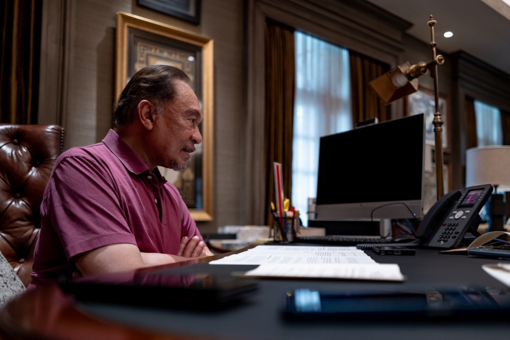 Prime Minister Datuk Seri Anwar Ibrahim speaks to Syrian President Ahmed al-Sharaa on the formation of Syria’s new government. — Picture from X/Anwar Ibrahim 