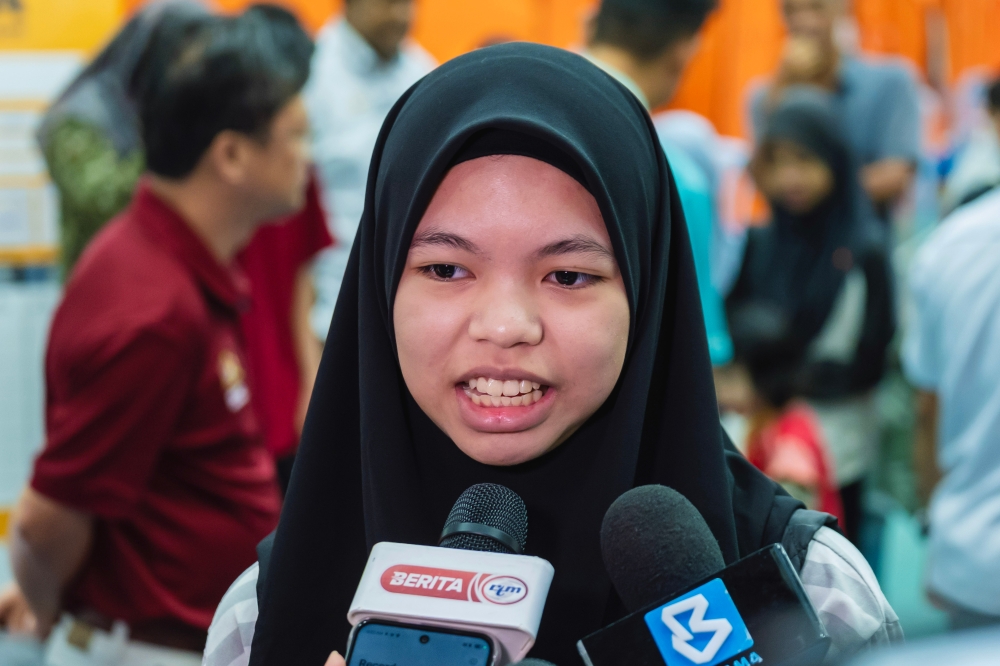 Fifteen-year-old Alysya Hanni Shahir was up as early as 6am to get ready for school, expressing her excitement to return to class despite currently living at the relief centre (PPS) at the Putra Heights Mosque since the incident occurred last week. — Bernama pic 