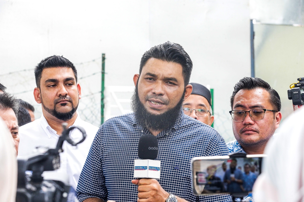 The prosecution is proceeding with the case involving blogger Papagomo, whose real name is Wan Muhammad Azri Wan Deris for posting seditious publications against His Majesty Sultan Ibrahim, King of Malaysia. — Picture by Sayuti Zainudin