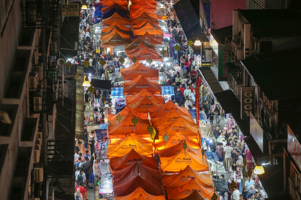 A general view of Bazar Aidilfitri Lorong TAR in Kuala Lumpur March 22, 2025. Malaysia’s wholesale and retail trade rose 5.1 per cent year-on-year to RM148.3 billion in February 2025, driven by pre-Aidilfitri and back-to-school spending. — Picture by Yusof Mat Isa