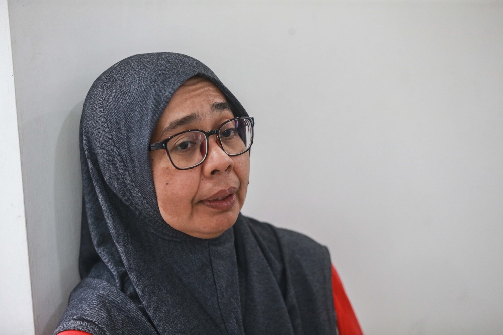 Zurina Mohd Isa remains hopeful as she looks toward rebuilding her life. — Picture by Sayuti Nordin