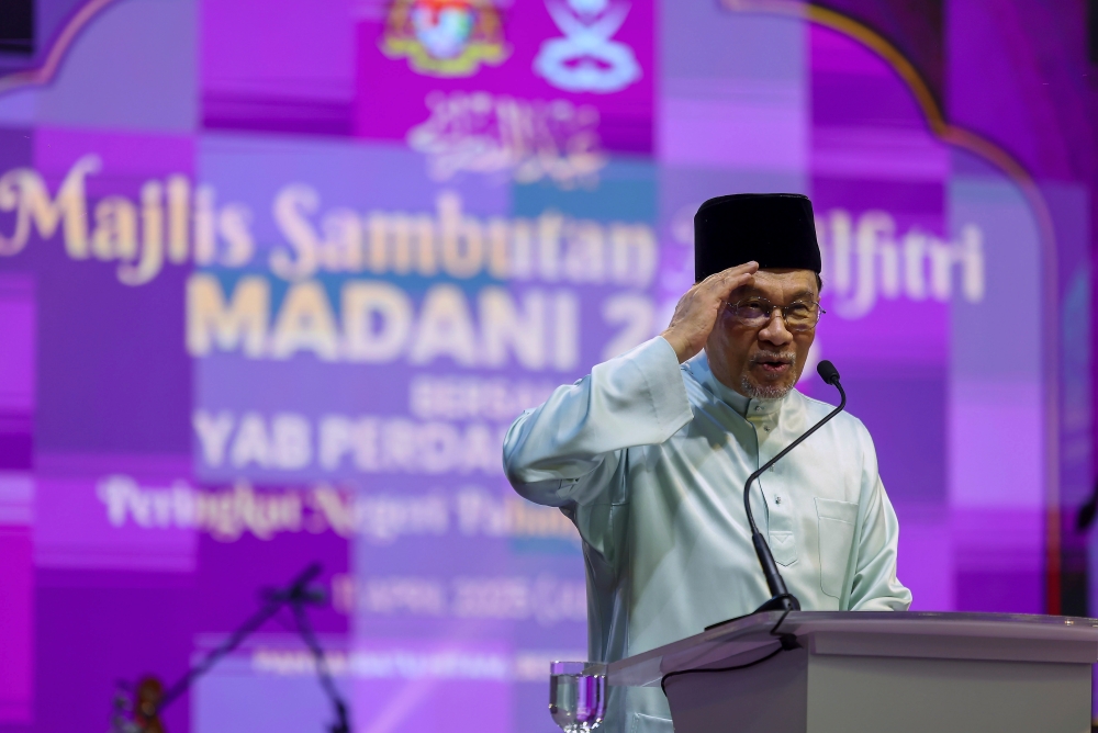 Prime Minister Datuk Seri Anwar Ibrahim said the United States’ (US) move to impose retaliatory import tariffs on several countries, including Malaysia, could strain Malaysia’s trade and investment relations with China. — Bernama pic