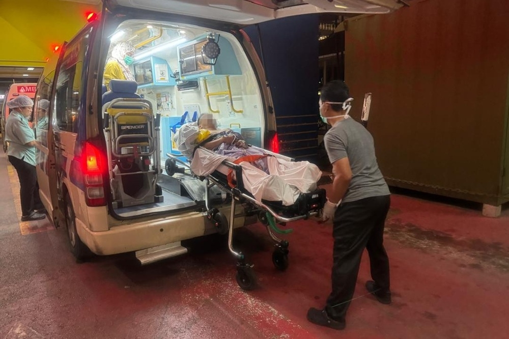 The workshop owner’s son arrives at the SGH in an ambulance. — Picture by Lee Teck Kiong/The Borneo Post