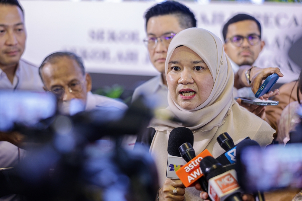 Education Minister Fadhlina Sidek noted that the ministry’s Integrity Unit is conducting an internal investigation, alongside a formal inquiry by the authorities. — Bernama pic