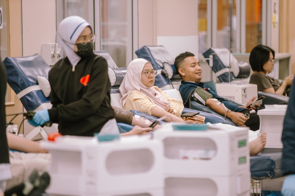 Blood donors participate in a donation drive at Pusat Darah Negara, Kuala Lumpur, as a healthcare worker assists them February 27, 2025. — Picture by Raymond Manuel