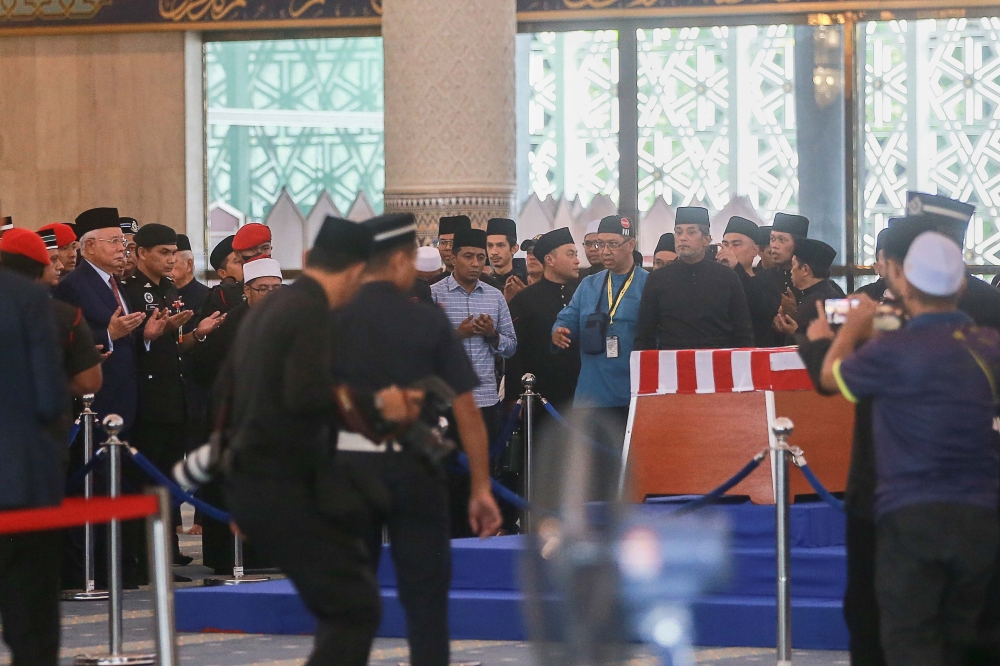 Former prime minister Datuk Seri Najib Razak (far left) offers his prayers to late Tun Abdullah Ahmad Badawi here at at National Mosque. — Picture by Sayuti Zainudin
