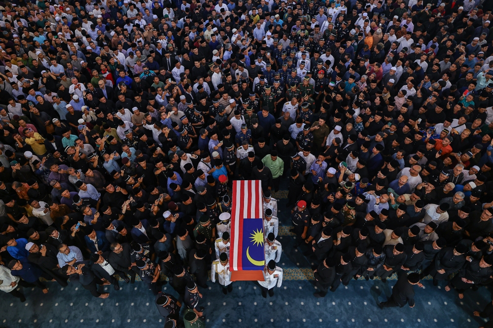 Malaysian Armed Forces (ATM) personnel carry the casket of the fifth prime minister, Tun Abdullah Ahmad Badawi, during his funeral at Masjid Negara today. — Bernama pic