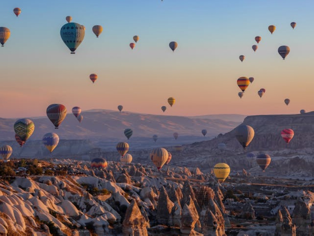 Turkish hot-air balloon tourism set an all-time record with 933,195 tourists taking to the skies in 2024, authorities announced on Wednesday, reported Xinhua. — Pexels pic/Sena
