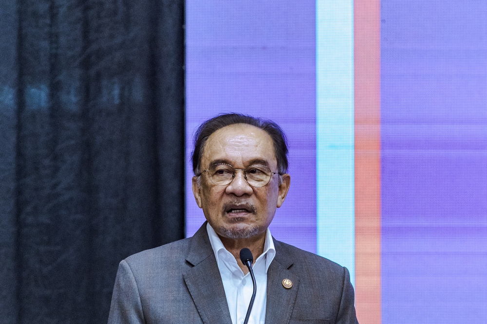 Prime Minister Datuk Seri Anwar Ibrahim said he has met Myanmar’s State Administration Council Chairman Senior General Min Aung Hlaing in Bangkok to discuss post-earthquake humanitarian efforts. — Picture by Firdaus Latif.
