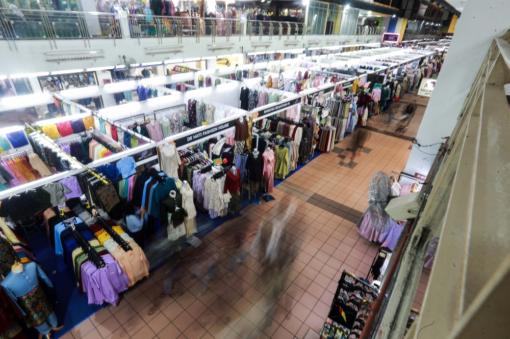 Customer browsing for Raya clothing and cookies as they visit here at PKNS Complex during Ramadan. — Picture by Sayuti Zainudin
