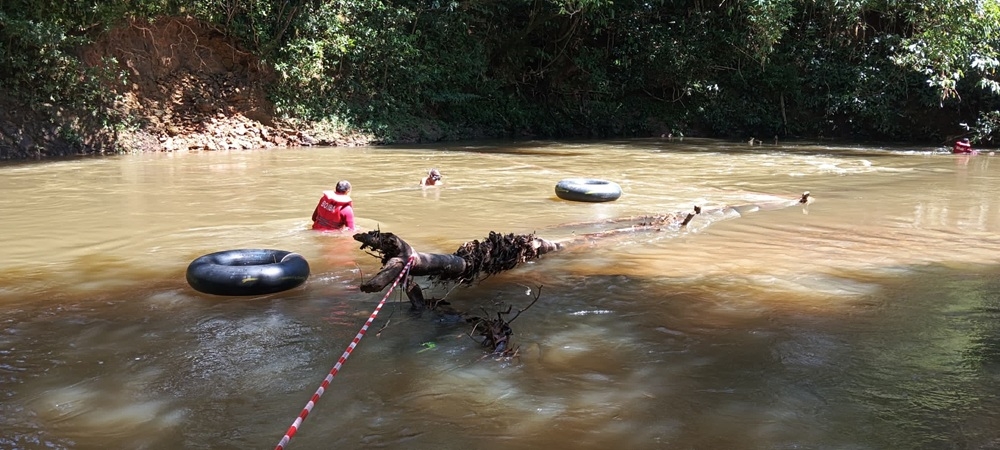 Bomba personnel conduct a surface search at Sungai Libiki, Bau. — Picture courtesy of the Fire and Rescue Department